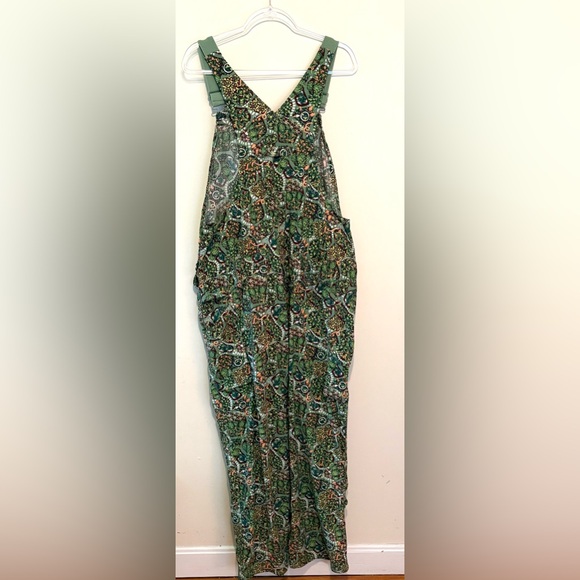 Duluth Trading Co heirloom gardening bib overalls in succulent garden print - Picture 6 of 7